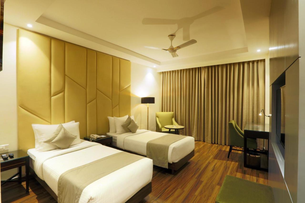 Resort The Lohias, Goa Candolim Buitenkant foto