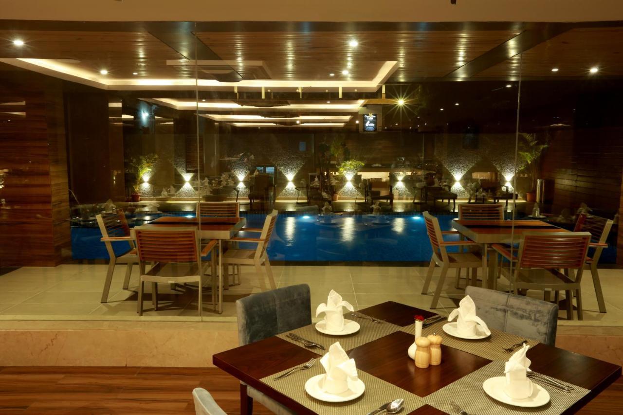 Resort The Lohias, Goa Candolim Buitenkant foto