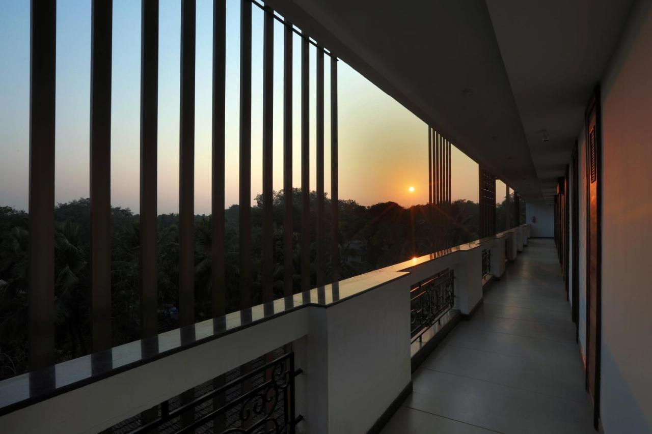 Resort The Lohias, Goa Candolim Buitenkant foto